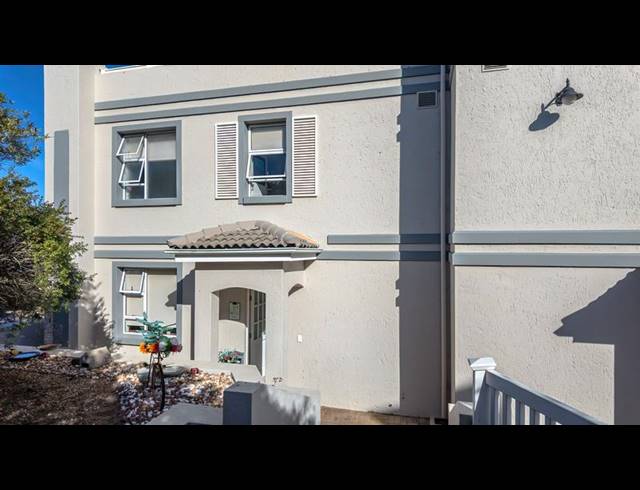3 BEDROOM TOWNHOUSE FOR SALE IN PINNACLE POINT GOLF ESTATE